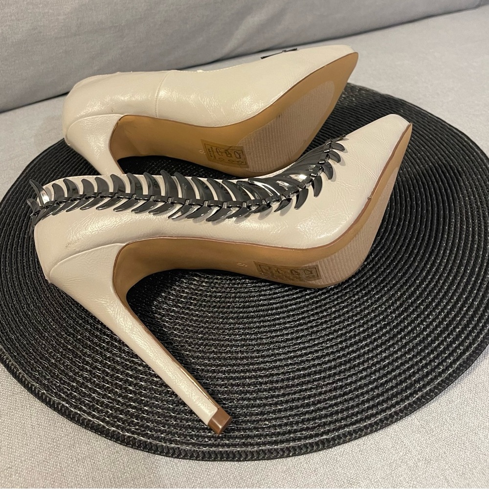 NEW Sz 6 Cream Leather Stiletto